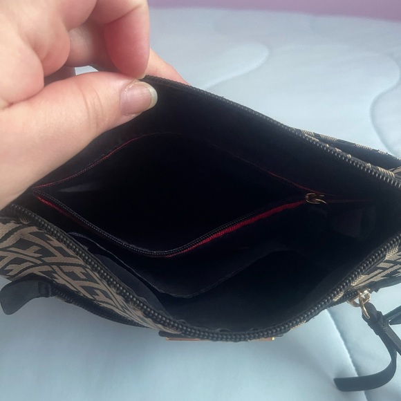 Tommy Hilfiger Logo Crossbody Purse Black and Tan - Picture 4 of 7